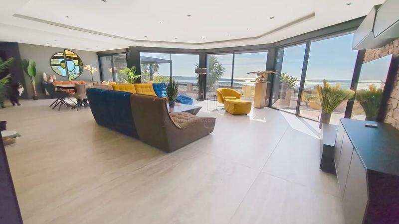 Maison - 263 m² - 8 pièces