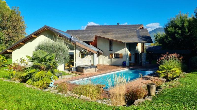 Maison - 250 m² - 9 pièces