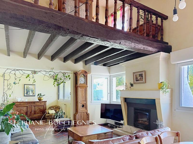 Maison - 223 m² - 10 pièces