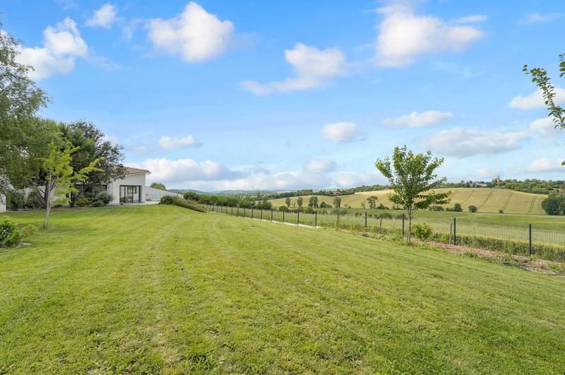 Maison contemporaine - 262 m² - 7 pièces