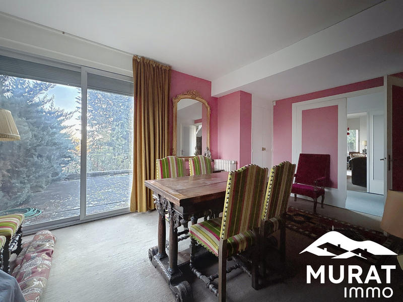 Maison - 238 m² - 9 pièces