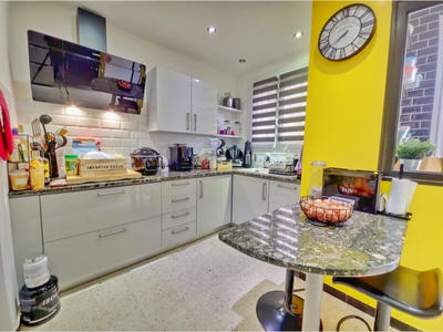 Appartement - 93 m² - 5 pièces