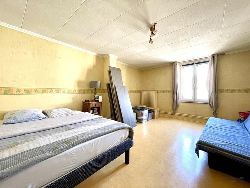 Maison - 256 m² - 8 pièces