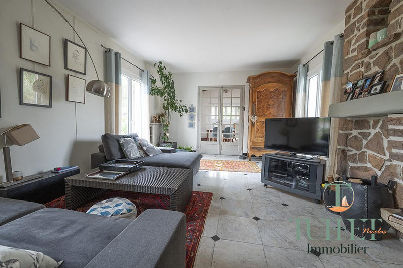 Maison - 220 m² - 9 pièces
