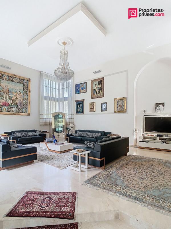 Maison - 365 m² - 12 pièces