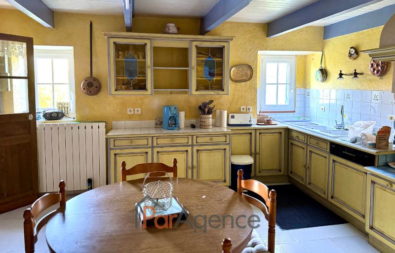 Maison - 241 m² - 8 pièces