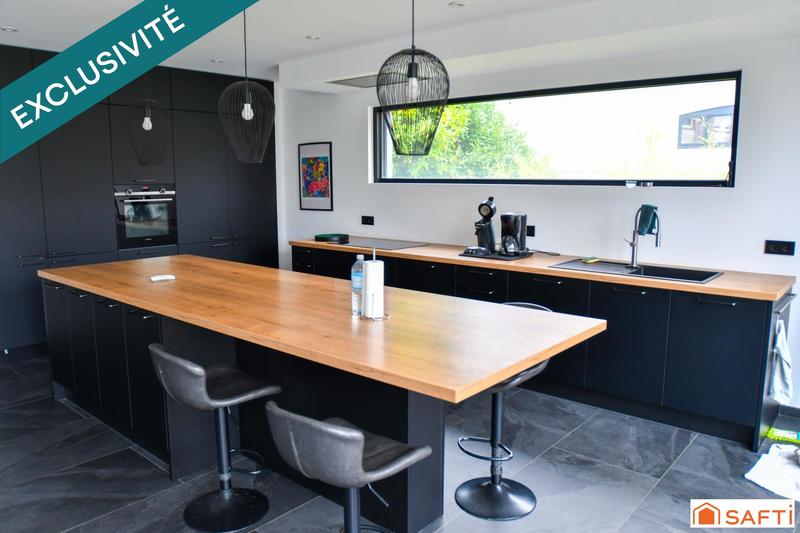 Maison - 220 m² - 6 pièces