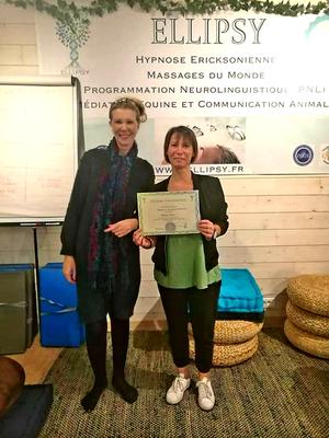 Thérapie brève en accompagnement par les cartes associées