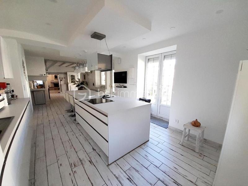 Maison - 270 m² - 12 pièces