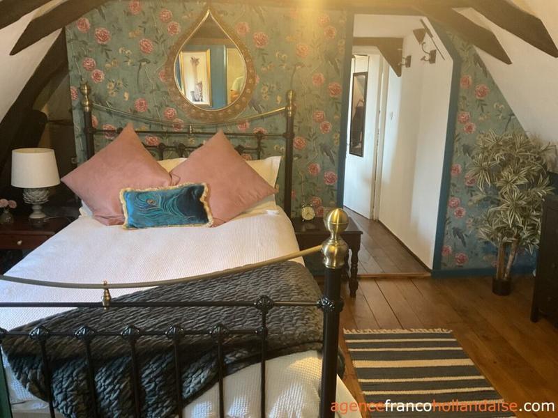 Maison - 280 m² - 12 pièces