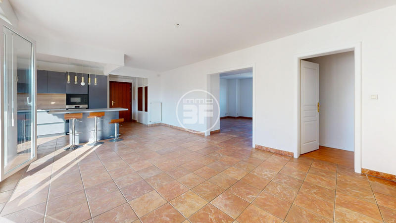 Appartement - 125 m² - 5 pièces