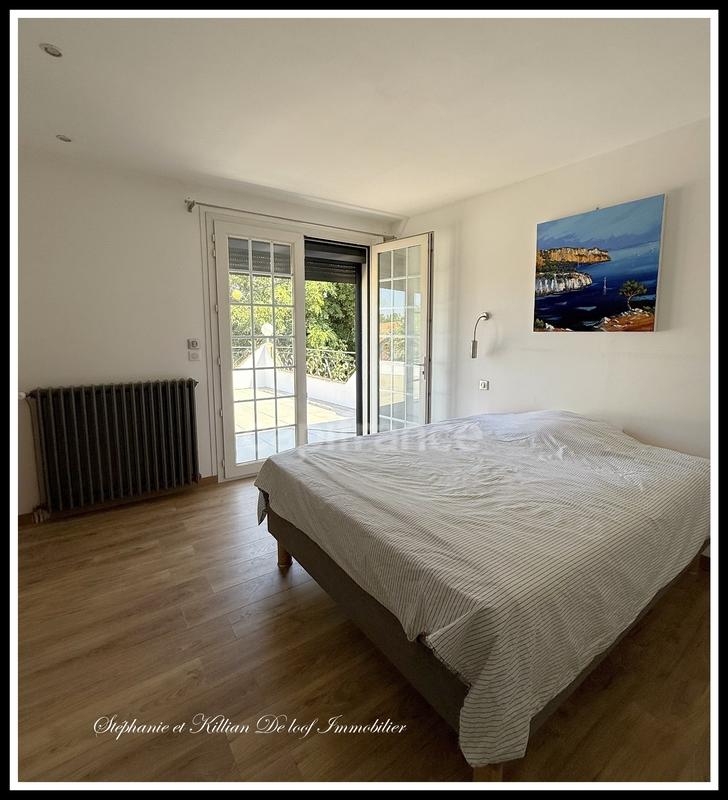 Maison - 250 m² - 7 pièces