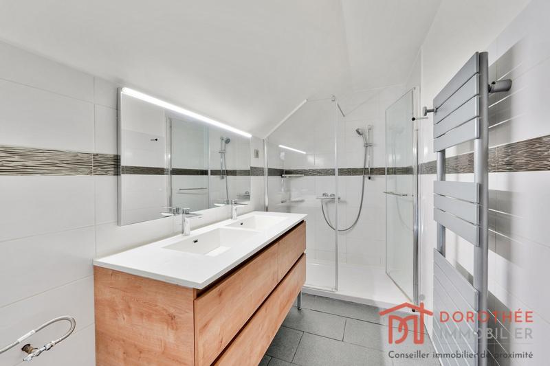 Maison - 212 m² - 8 pièces