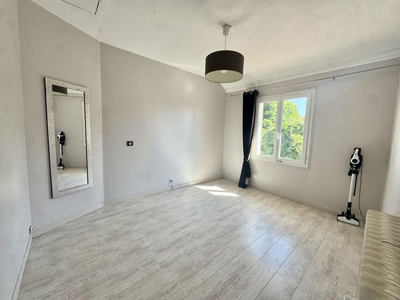 Maison traditionnelle - 147 m² - 6 pièces