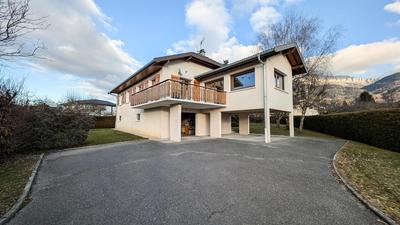Maison - 202 m² - 6 pièces