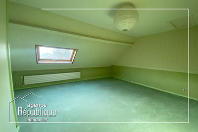 Maison - 275 m² - 9 pièces