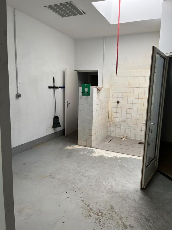 Local commercial - 223 m² - 8 pièces