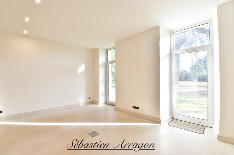 Maison - 460 m² - 14 pièces