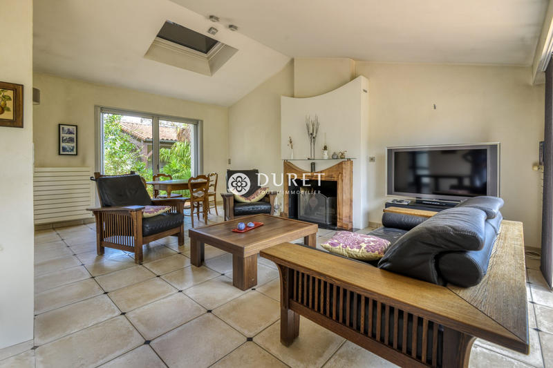 Maison - 258 m² - 14 pièces