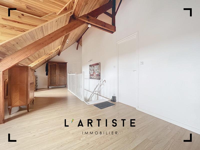 Maison traditionnelle - 153 m² - 6 pièces