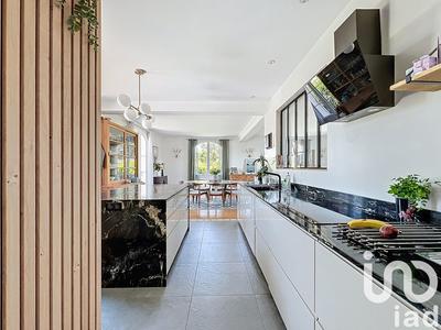 Maison - 250 m² - 10 pièces