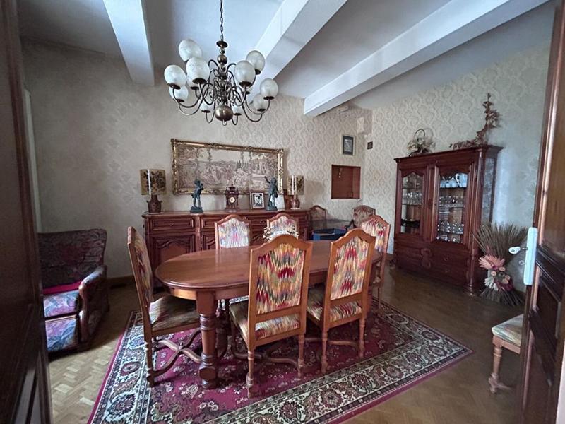 Maison - 318 m² - 8 pièces