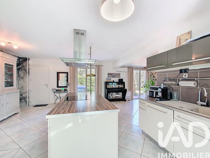 Maison - 230 m² - 6 pièces