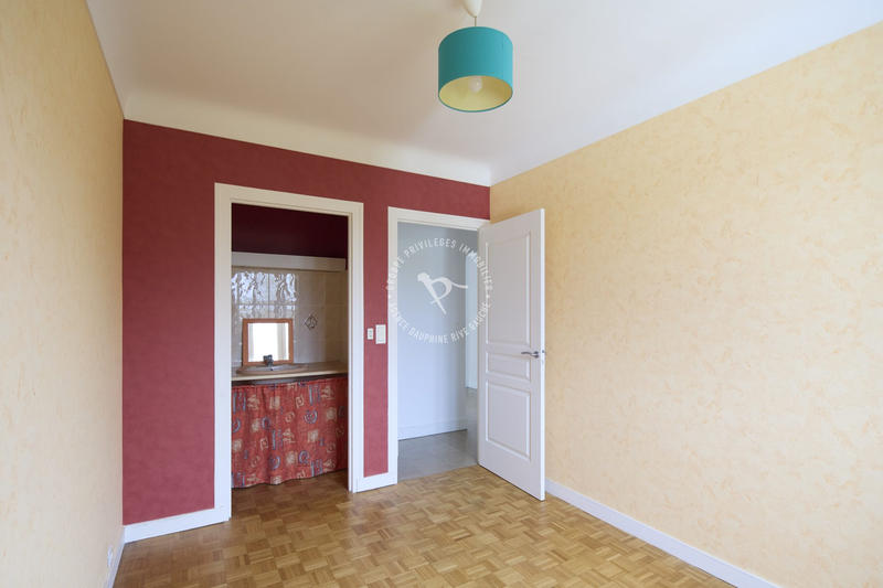 Maison traditionnelle - 196 m² - 7 pièces