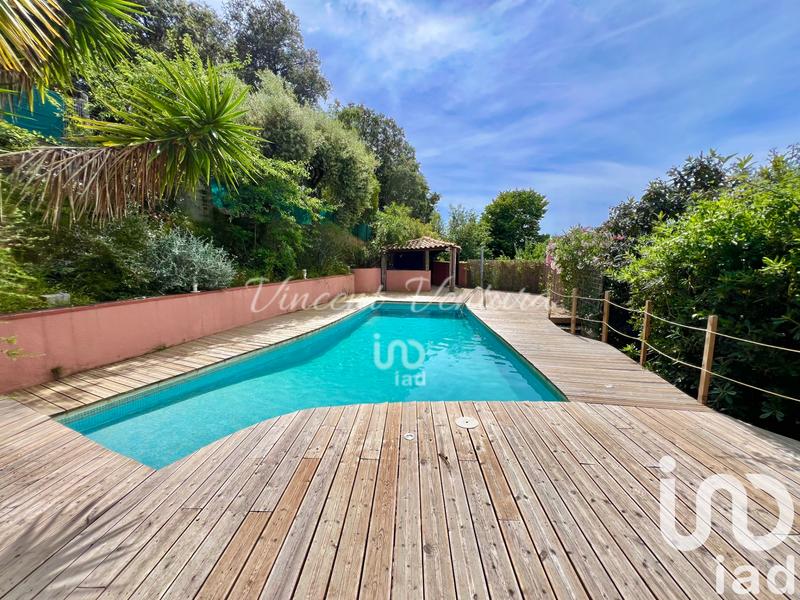 Maison - 216 m² - 8 pièces