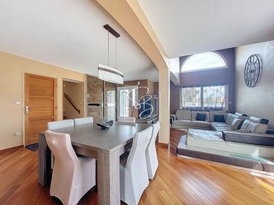 Maison - 162 m² - 5 pièces