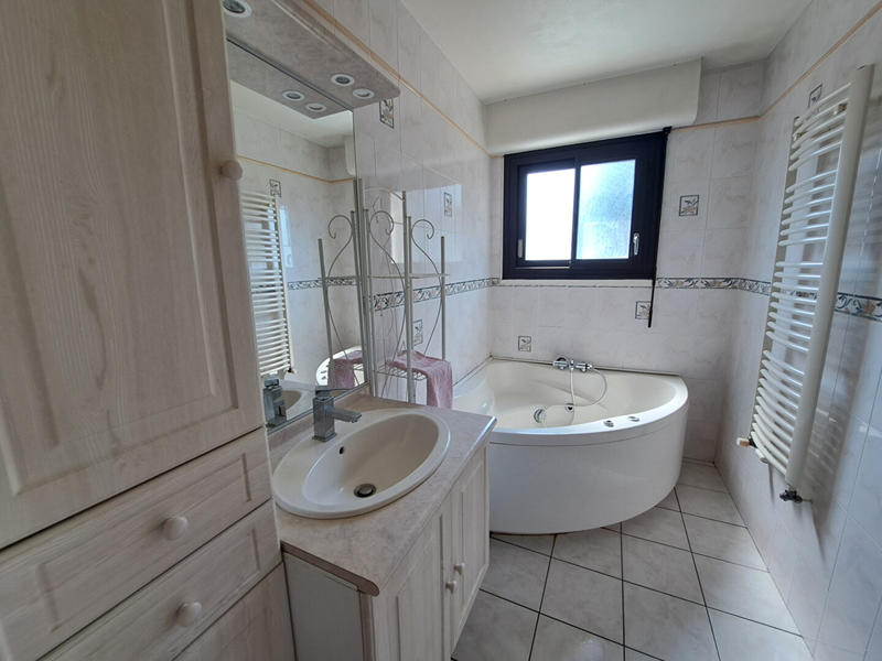 Maison - 197 m² - 7 pièces