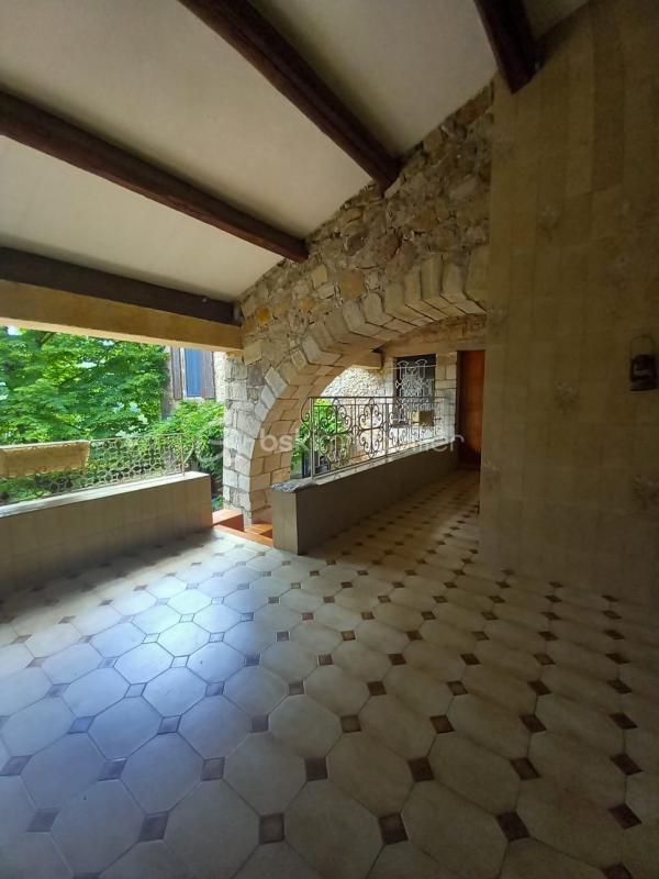 Maison - 400 m² - 17 pièces