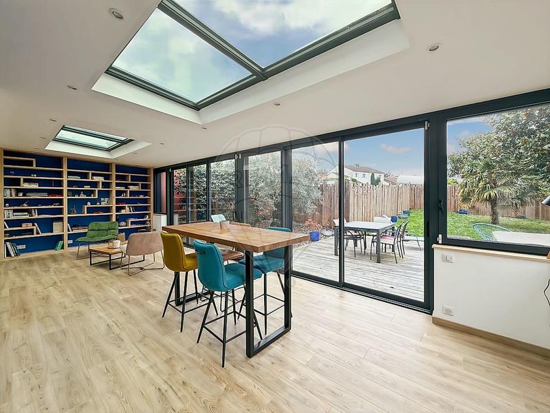 Demeure - 161 m² - 6 pièces