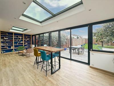 Demeure - 161 m² - 6 pièces