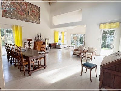 Maison - 280 m² - 8 pièces