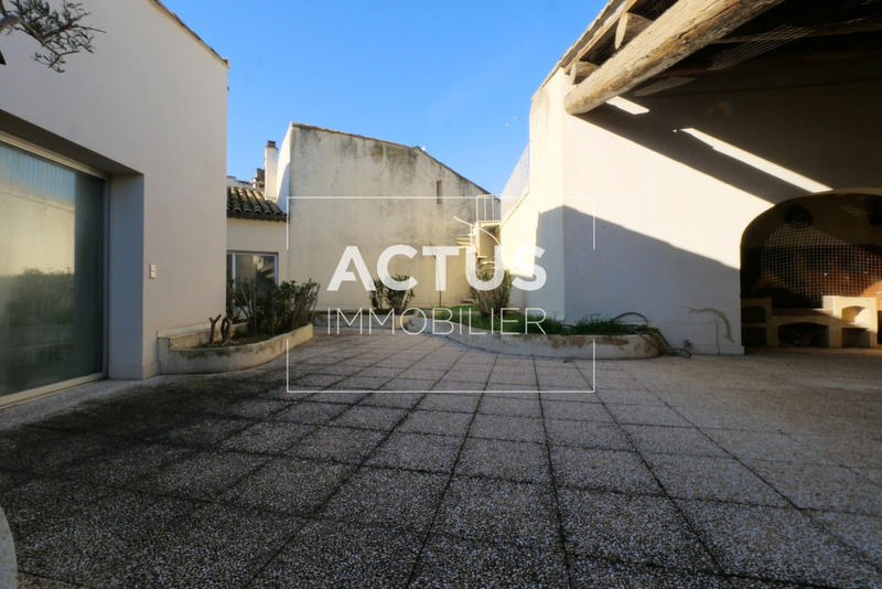 Maison - 439 m² - 9 pièces