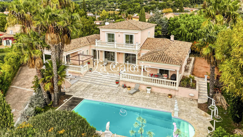 Villa - 250 m² - 6 pièces