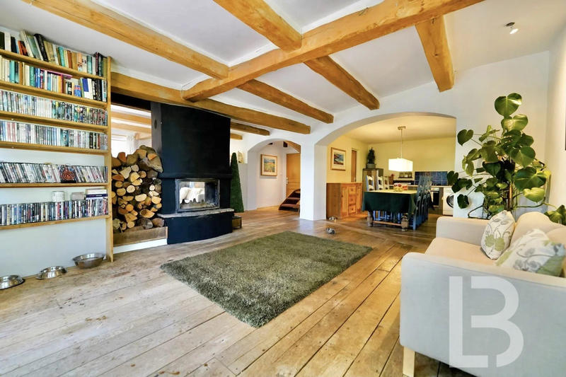 Maison - 256 m² - 11 pièces