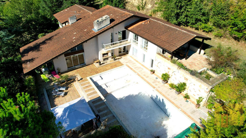 Maison - 455 m² - 9 pièces