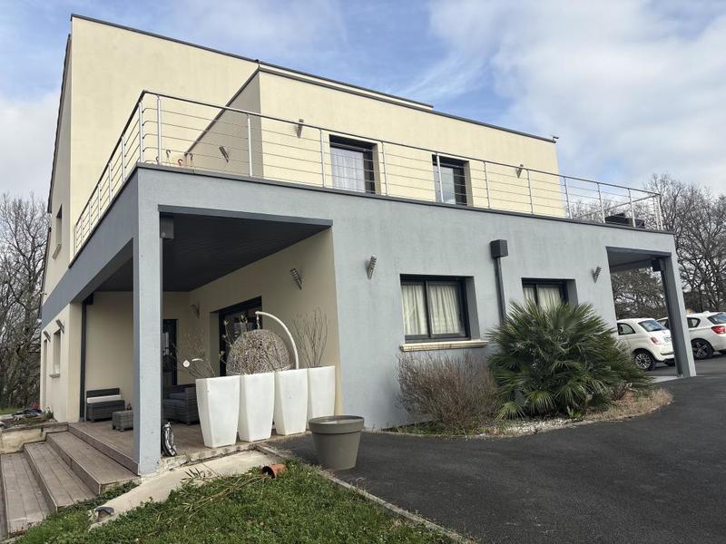 Demeure - 224 m² - 5 pièces