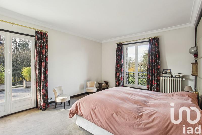 Maison - 237 m² - 18 pièces