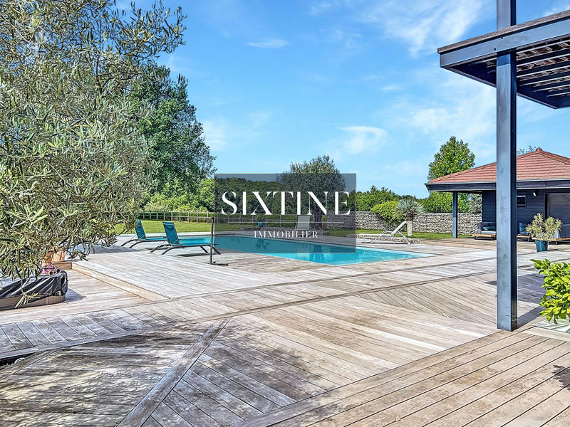 Maison contemporaine - 254 m² - 7 pièces