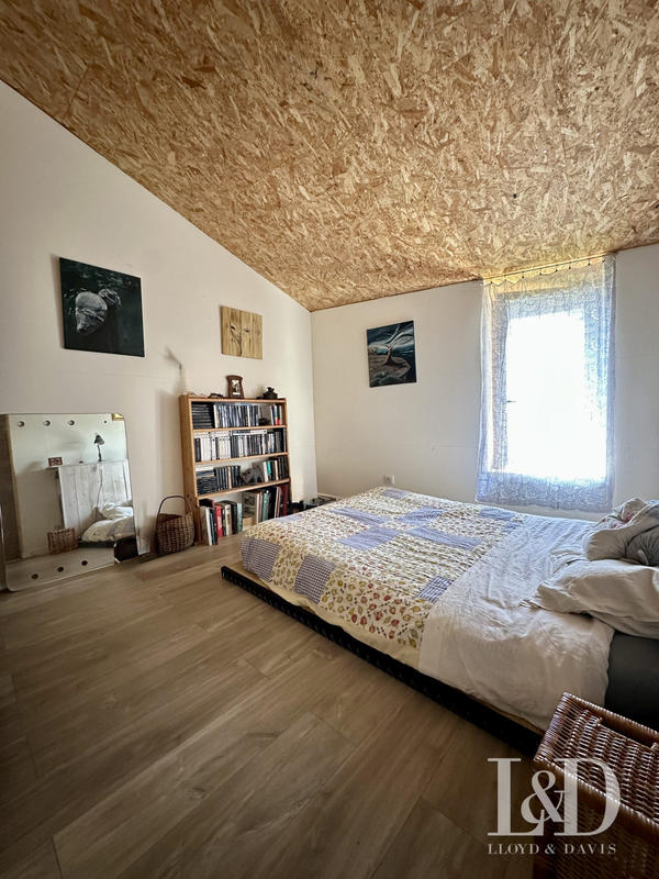 Maison traditionnelle - 213 m² - 7 pièces