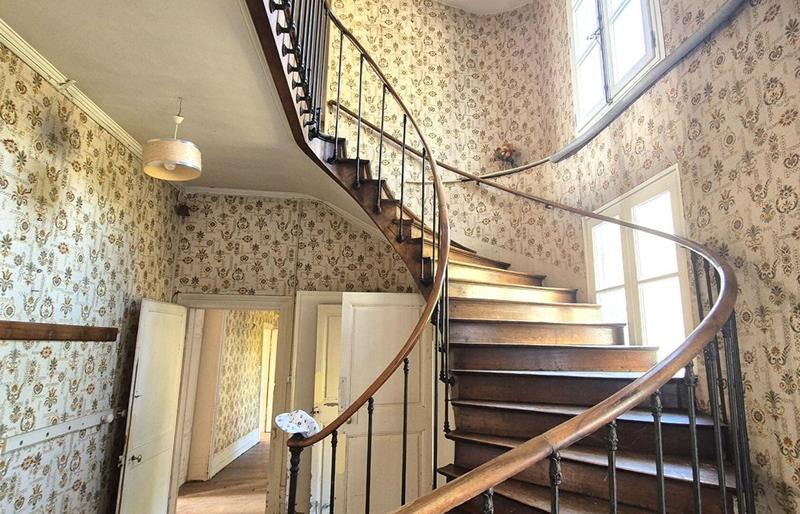 Maison - 396 m² - 16 pièces