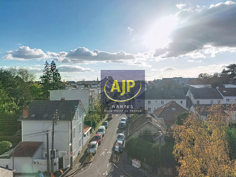 Appartement - 99 m² - 5 pièces