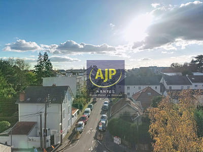 Appartement - 99 m² - 5 pièces