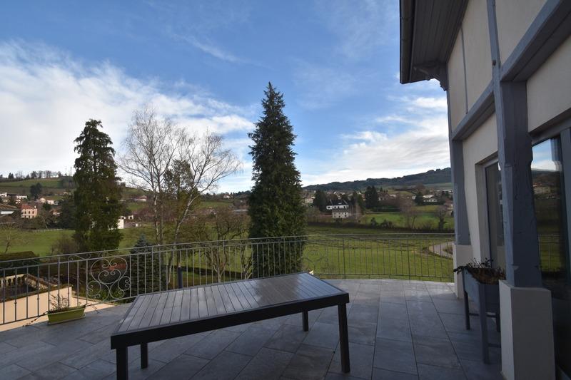 Maison - 270 m² - 9 pièces
