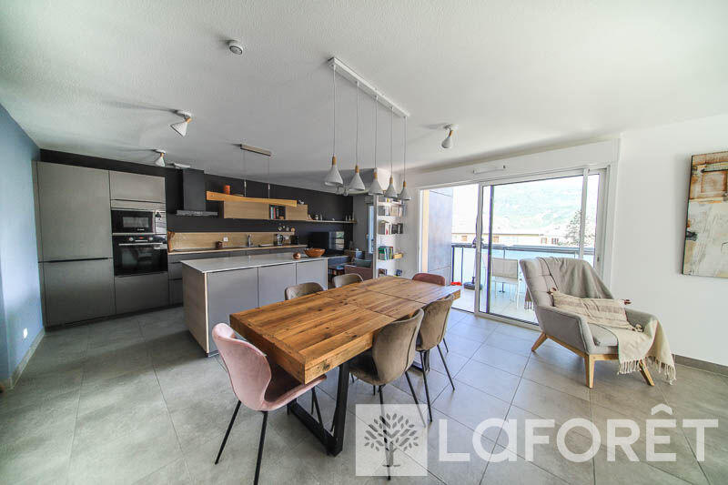 Appartement - 77 m² - 3 pièces