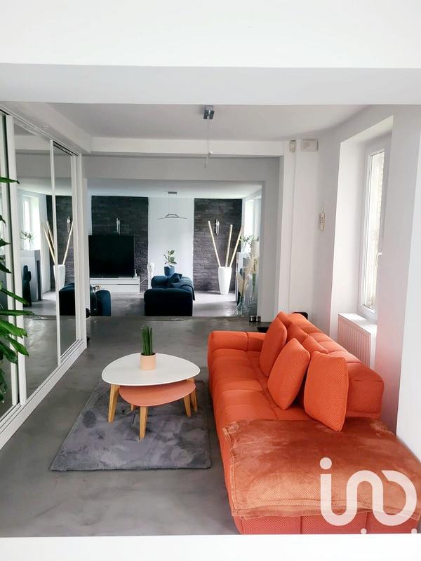 Maison - 330 m² - 8 pièces