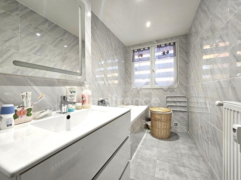 Appartement - 83 m² - 5 pièces